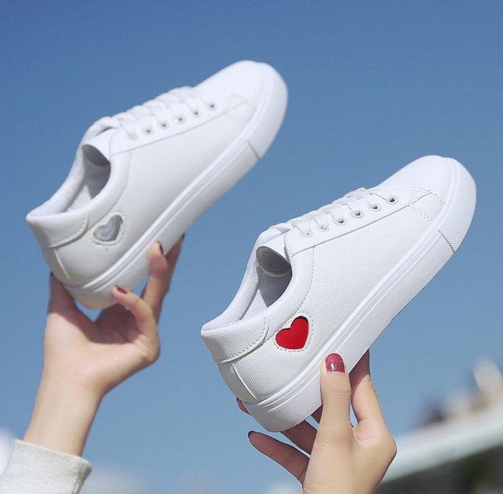 Fashion New Woman PU Leather Shoes Ladies Breathable Cute Heart Flats Casual Shoes White Sneakers