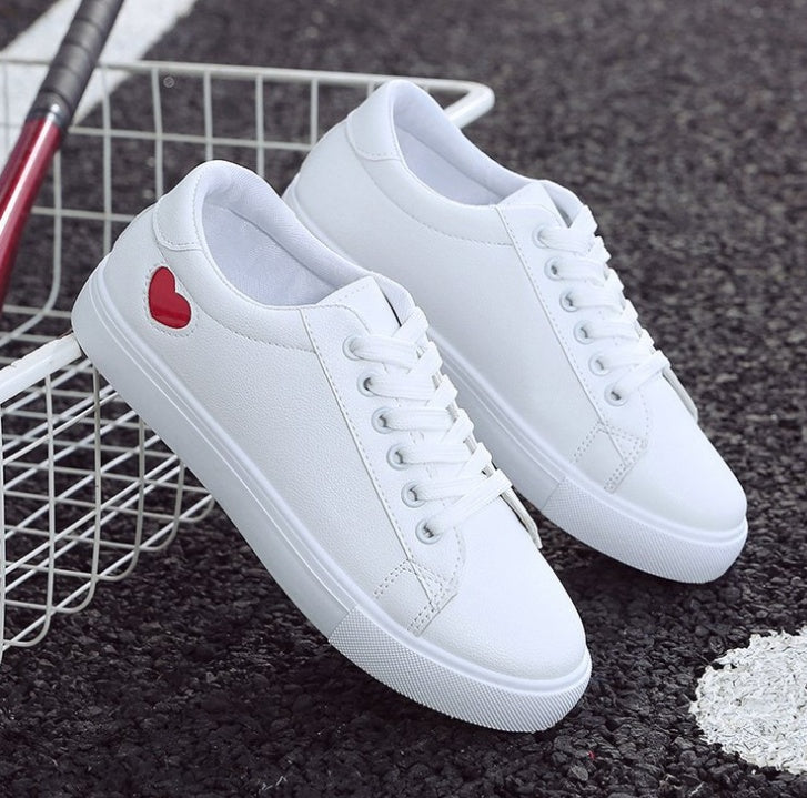 Fashion New Woman PU Leather Shoes Ladies Breathable Cute Heart Flats Casual Shoes White Sneakers